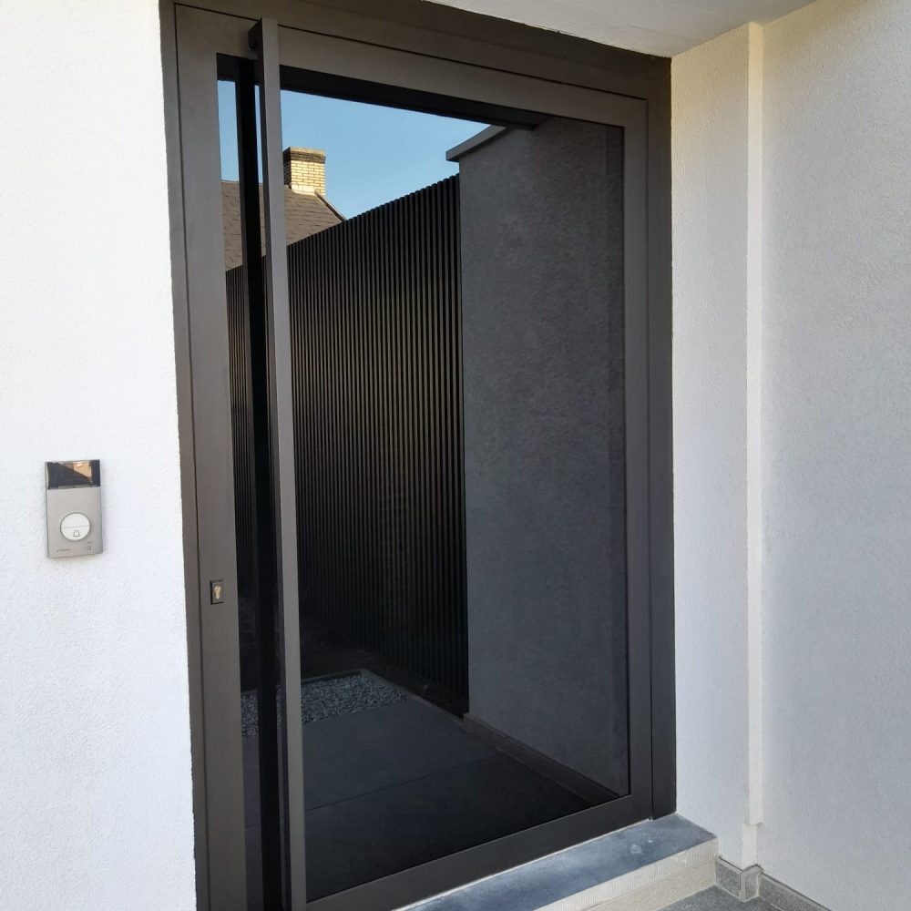 Aluminium deur
